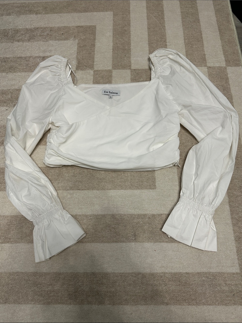 En Saison Cream Puff-Sleeve V-Neck Cropped Blouse